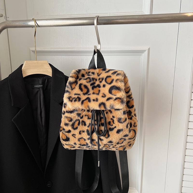 

Плюшевий рюкзак з леопардовим принтом: Жіноча осіння повсякденна плечова сумка великої місткості 2025