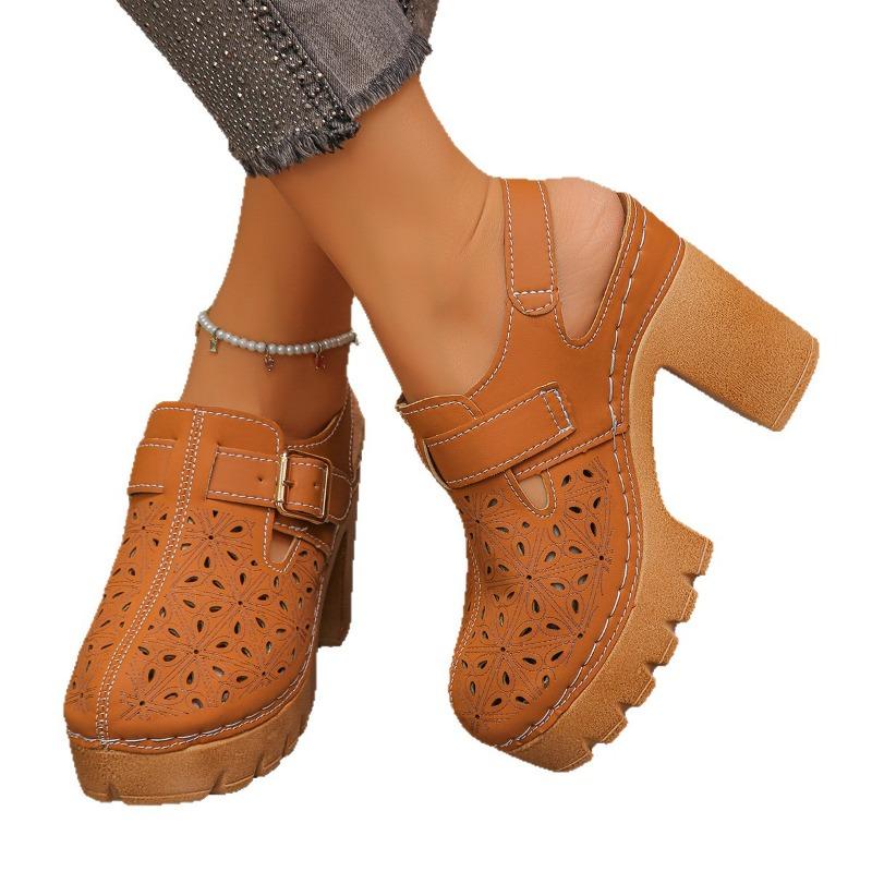 Damskie sandały peep-toe na szeroką stopę na klockowym obcasie - ażurowy design, letnie buty z zakrytym palcem, modne sandały na wysokim obcasie