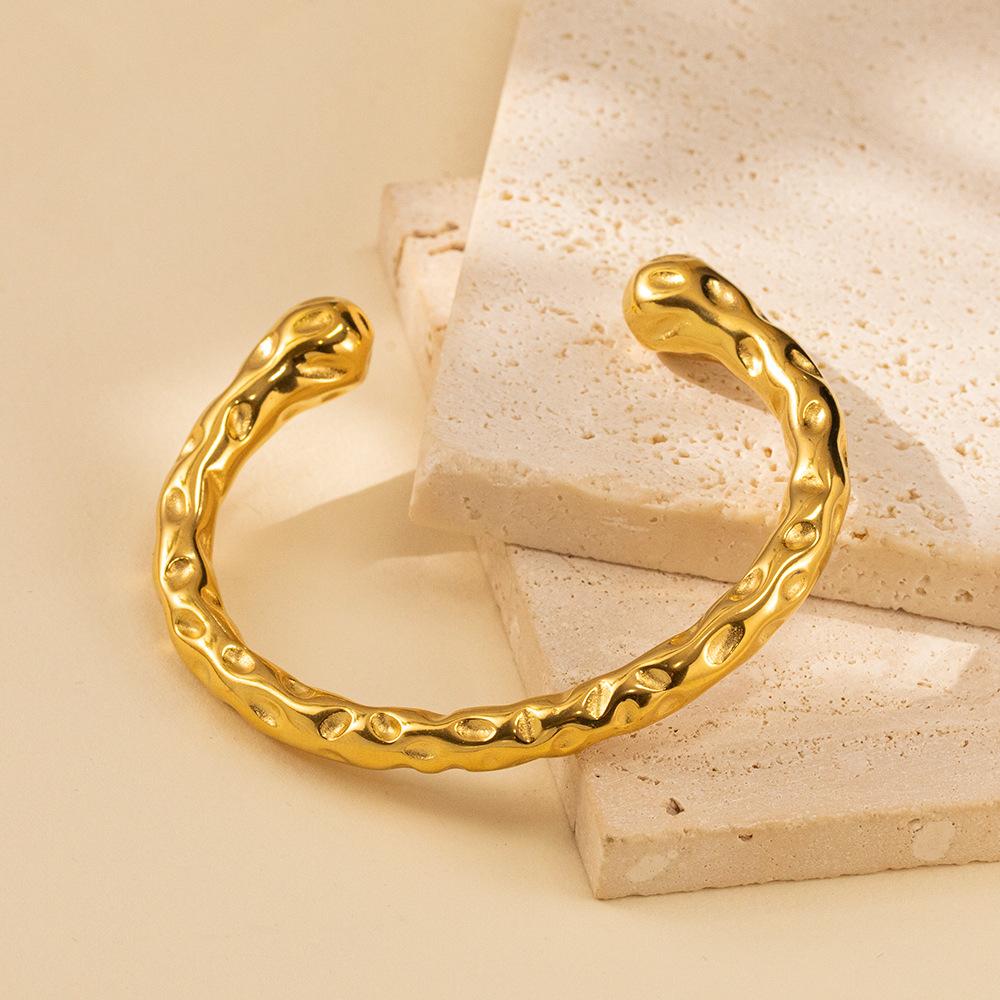 Fashionable Irregular C-shaped Bracelet High-end Hammer Pattern Open-mouth Bracelet for Women