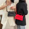 Mini-Crossbody-Tasche im Vintage-Stil für Damen - Schwarz, Magnetverschluss, Verstellbarer Riemen, Perfekt für Weihnachts- & Erntedankfeste