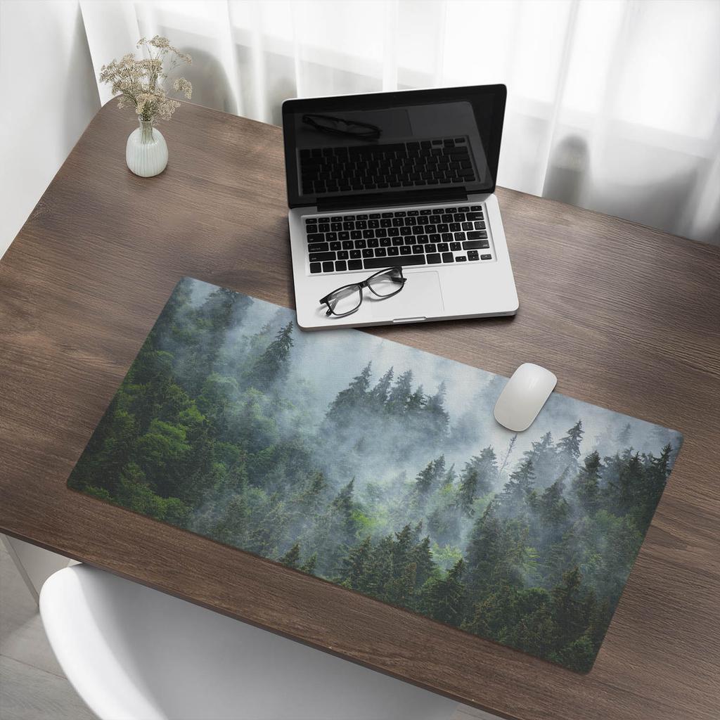 Wytrzymała Mata Antypoślizgowa Na Blat Biurka Mglisty Las Iglasty 90X45 Cm