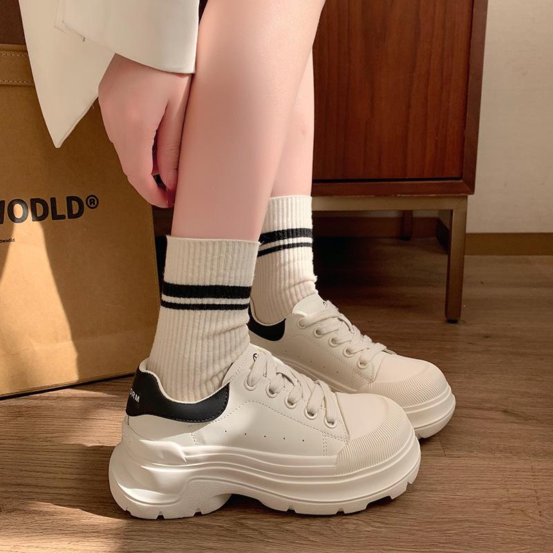 Platform white shoes women's 2025 spring new versatile Korean version of board shoes popular high-end lace-up sports and leisure shoes