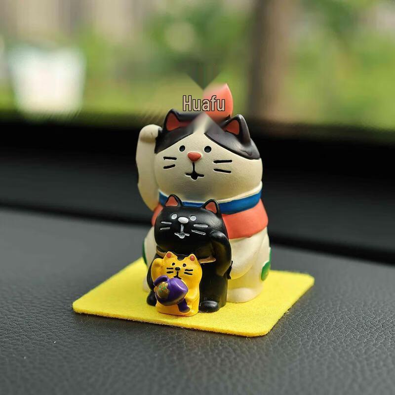 Aige Stacking Lucky Cat Car Ornament