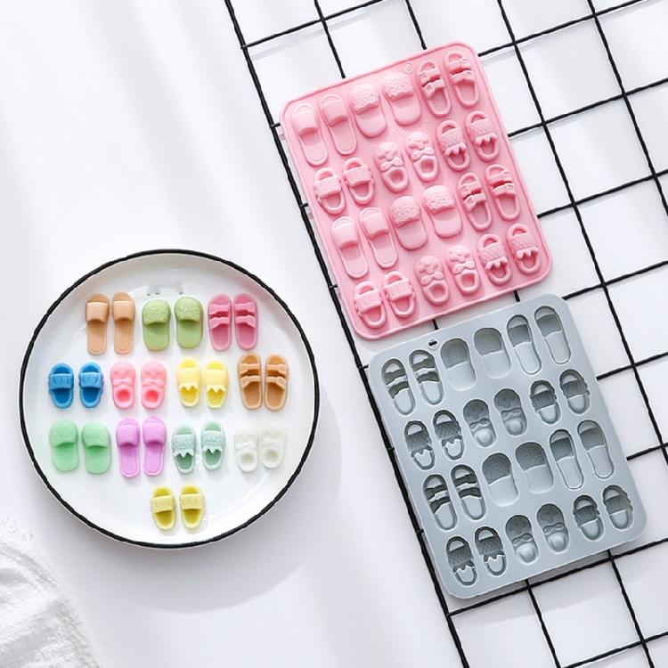 Moule en Silicone pour Loisirs Créatifs à 24 Compartiments Offrant 6 Contours de Pantoufle Distinctifs pour les Passionnés Créatifs