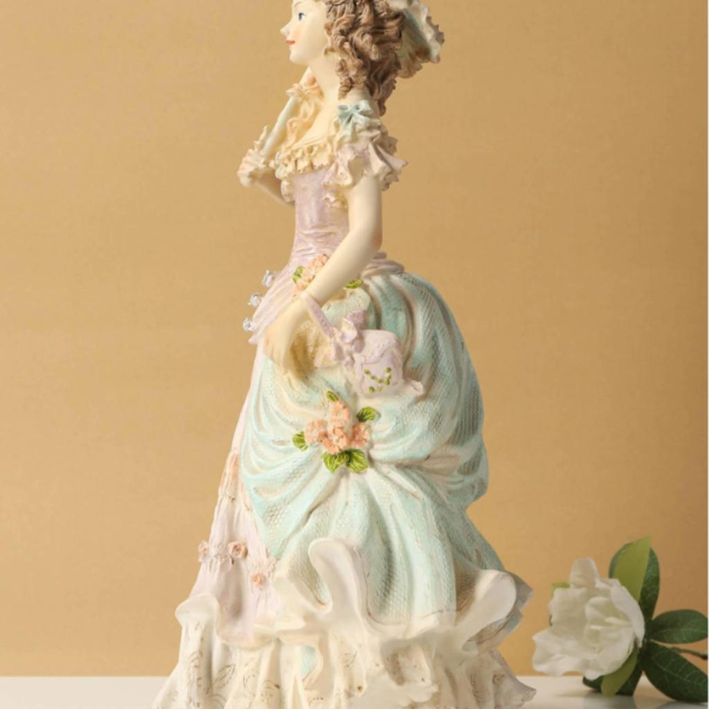Elegante Statuetta Storica da Tavolo Vecchio Mondo Vintage Decorativa