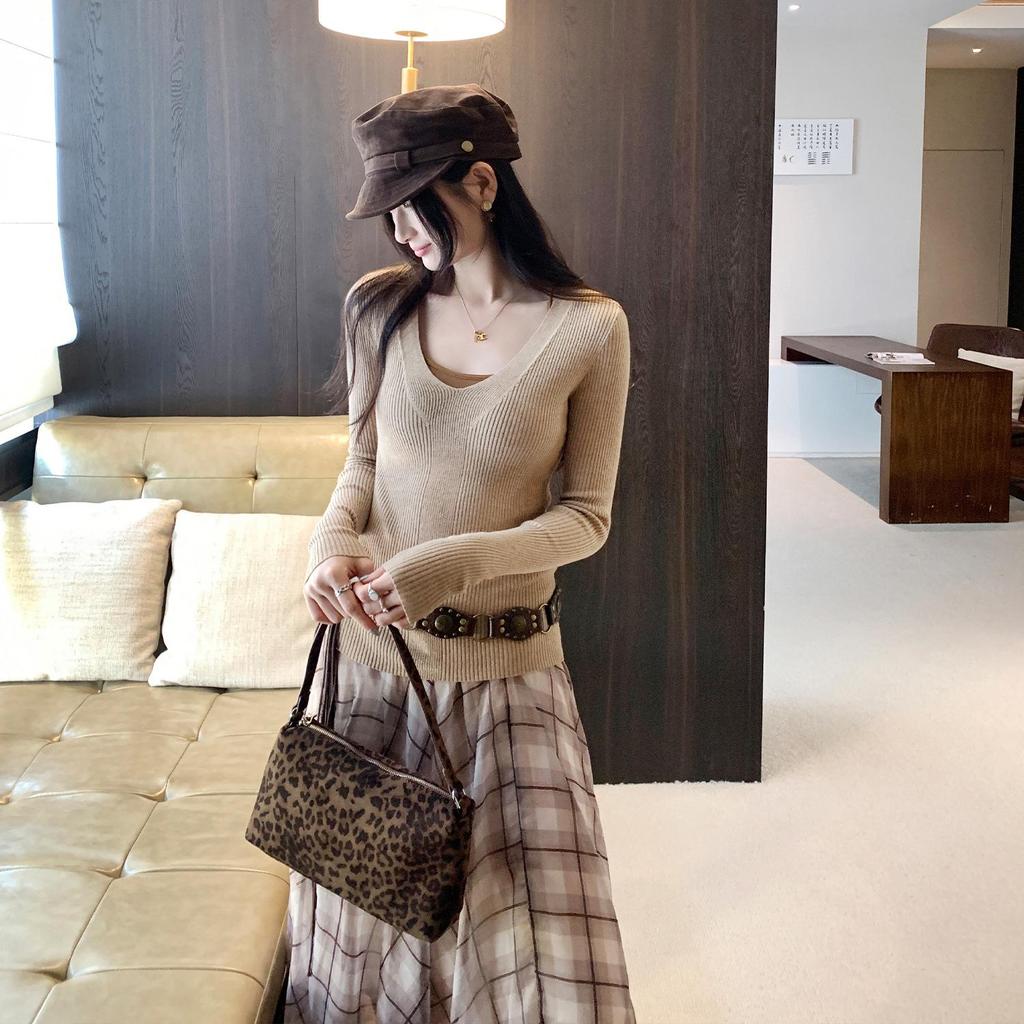 Women's European V-Neck Slim-Fit Knit Sweater - Spring/Autumn 2026 Collection