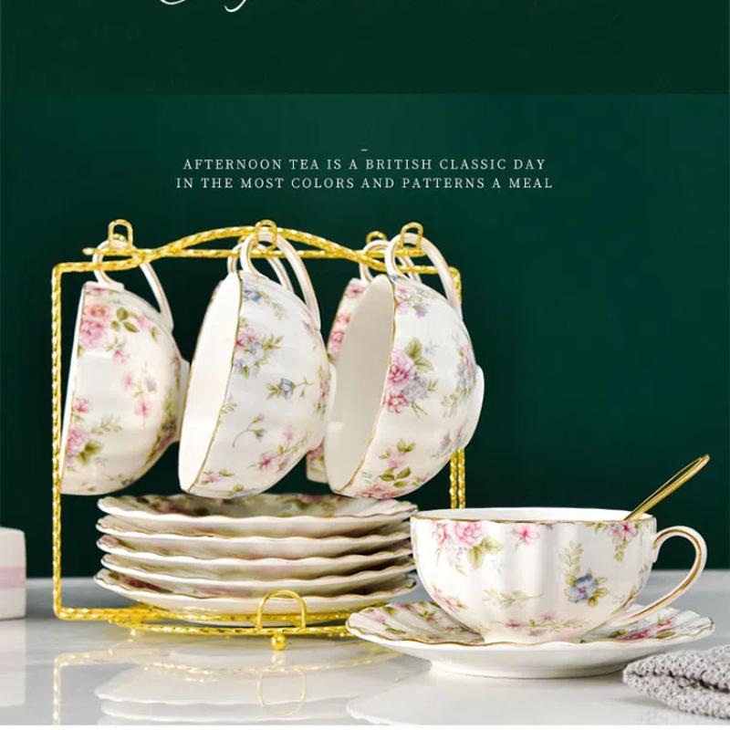 Sada čajového šálku a podšálku z kostního porcelánu v britském stylu – Květinový keramický šálek na kávu se zlatým okrajem a lžičkou