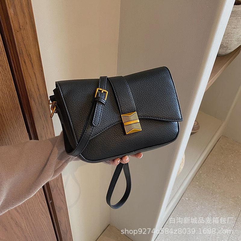 

French niche design small bag women s 2025 new trendy fashion retro small bag personality temperament crossbody small square bag чёрный