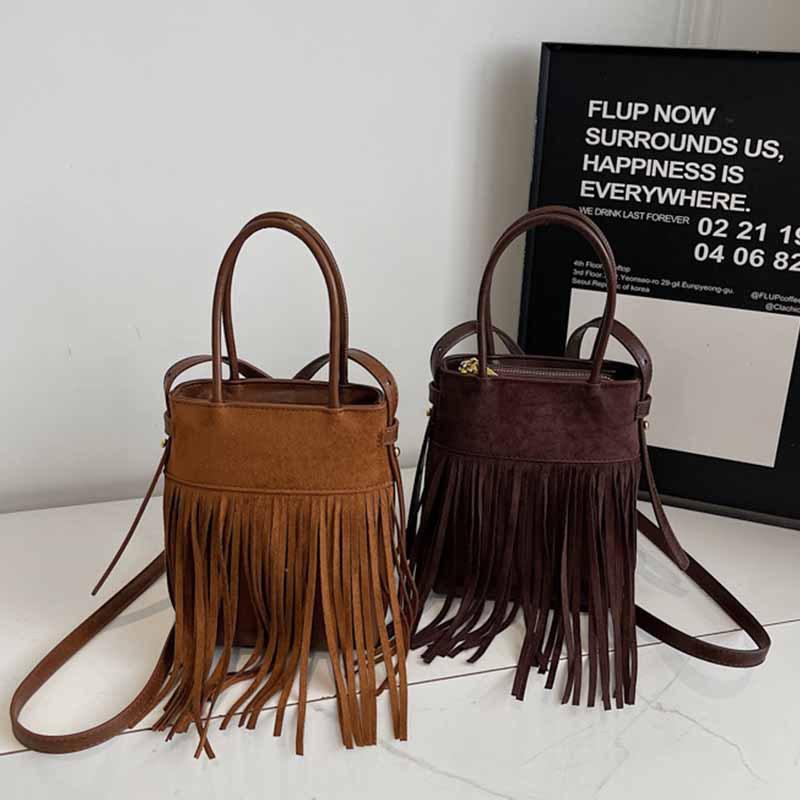 Premium sense retro fashion fringed bag women's 2025 new autumn and winter portable shoulder bag foreign versatile commuter bag