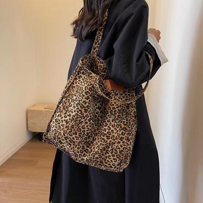 Large Capacity Leopard Print Tote Bag for Women,fashiable and Versatile Shoulder Bag,new Minimalist and Persalized Commuting