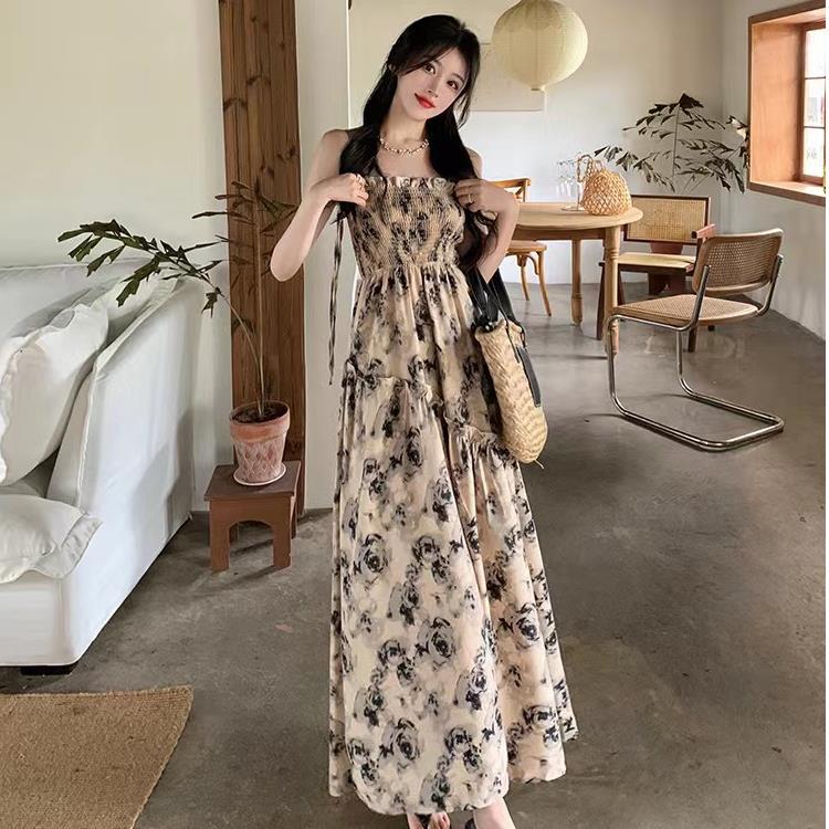 Beautiful and stunning suspender dress summer 2026 new holiday style super fairy Mori floral high waist thin dress