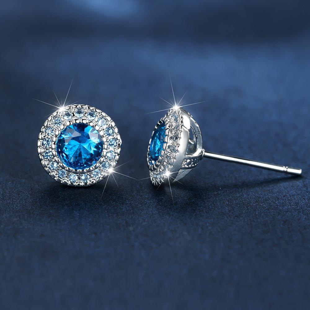 

Новые круглые серьги с бриллиантами полной огранки, с женской микро-инкрустацией белыми бриллиантами и белыми краями, стильные и высококлассные, универсальные