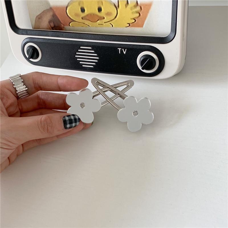 Srebrna spinka do włosów w kwiaty - Styl INS, prosty niszowy design, klips kaczy do grzywki, boczna spinka, dodatek do włosów dla kobiet