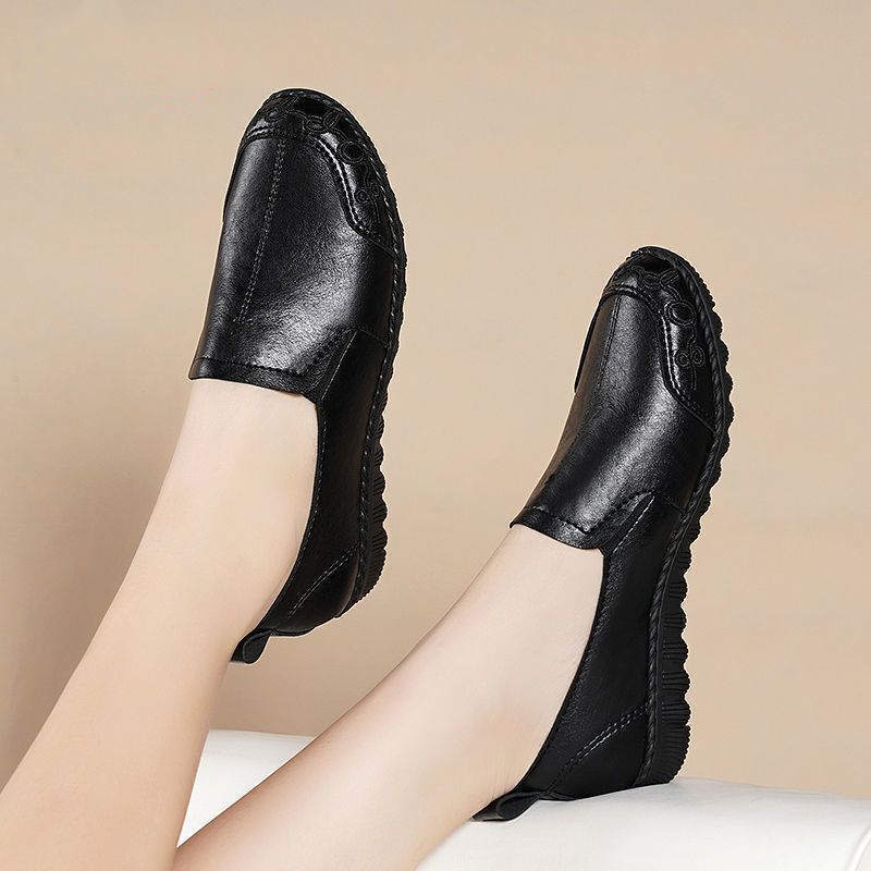 Soft leather hand-sewn soft leather soft sole non-slip mother women's shoes comfortable middle-aged shoes flat casual single shoes women