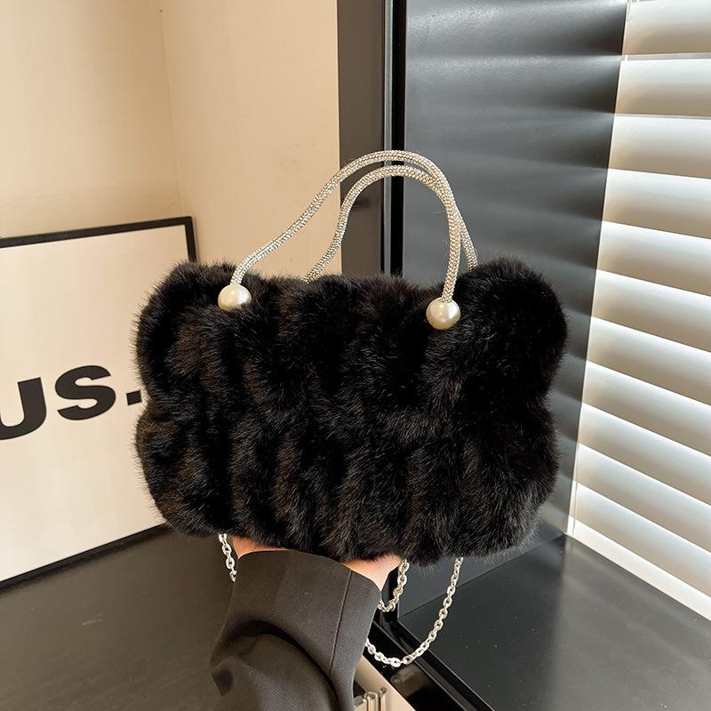

Cute plush women s bag autumn and winter new fashion simple large capacity plush bag commuter shoulder bag messenger bag чёрный
