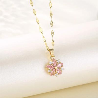 Collana con Ciondolo Fiore di Ciliegio Dolce, Disegnata con un Cuore Femminile, Versatile ed Elegante Accessorio per il Collo, Gioiello Trendy per Appuntamenti Quotidiani.