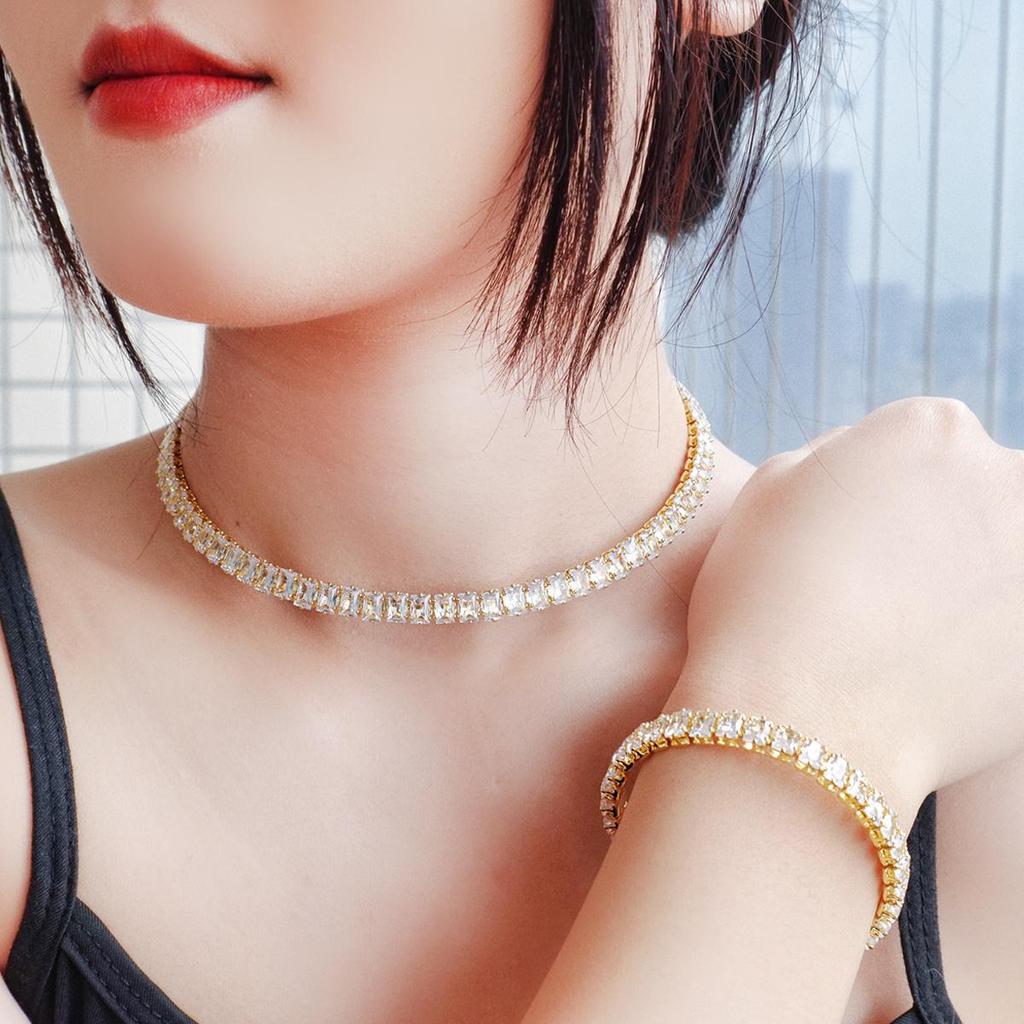 CMM högkvalitativt lyxigt glänsande fyrkantigt zirkonhalsband Krage Armband Mode 2-delat set Kvinnor Fest Bröllopssmycken