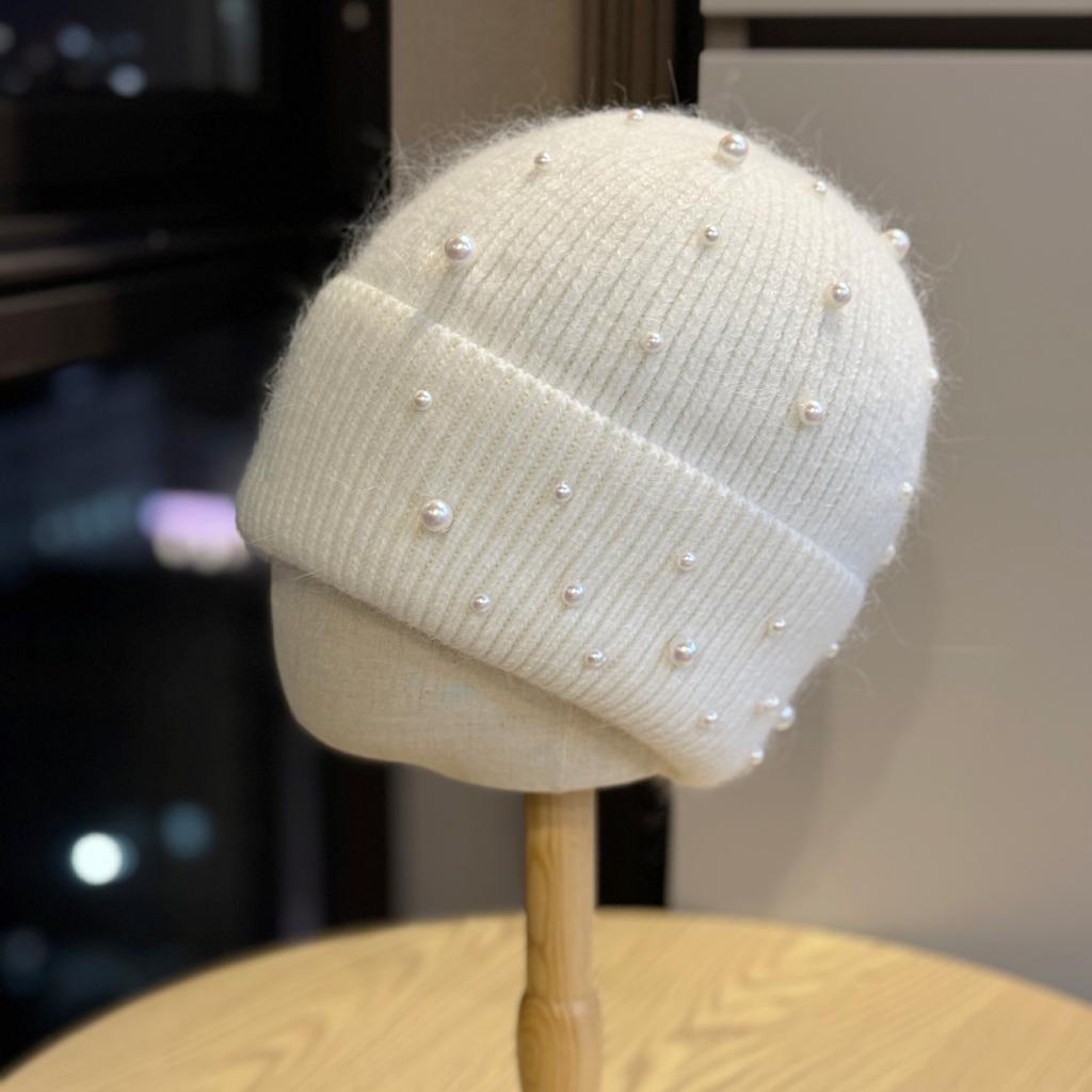 New Sweet and Cute Pearl Woolen Hat Autumn and Winter Face Showing Small Knitted Cold Proof Baotou Hat Photo Hat