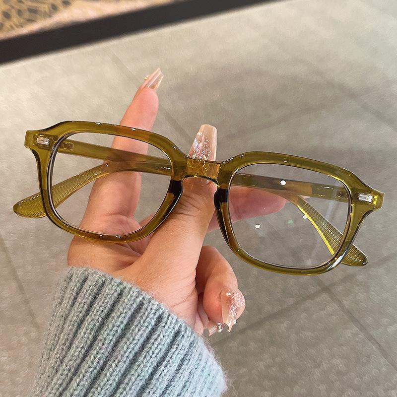 Korean Stylish Men Sunglasses Rivets Decoration Square Shape Sun Glasses for Women Holiday Travelling Sunglass for Women