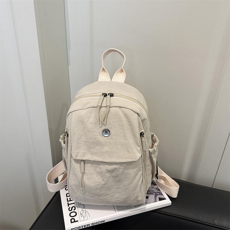 New multi-functional solid color simple women's backpack fashionable, lightweight and versatile daily outdoor small backpack women