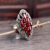 Elegante Anello Retro in Argento Thailandese con Granato Nero e Zirconi