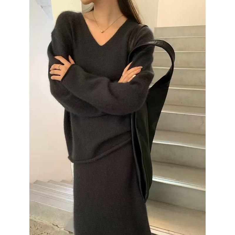 Large size V-neck knitted sweater skirt women's two-piece set autumn and winter new soft waxy sweater skirt set