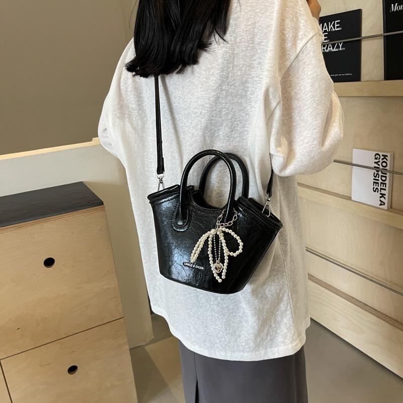 Bag women's 2025 new messenger bag fashionable niche design sense summer portable bucket bag work small bag
