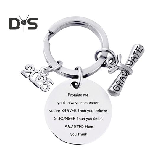 

Выпускной брелок 2025 года из нержавеющей стали с гравировкой и вдохновляющим посланием, брелок для ключей, подарок на выпускной D