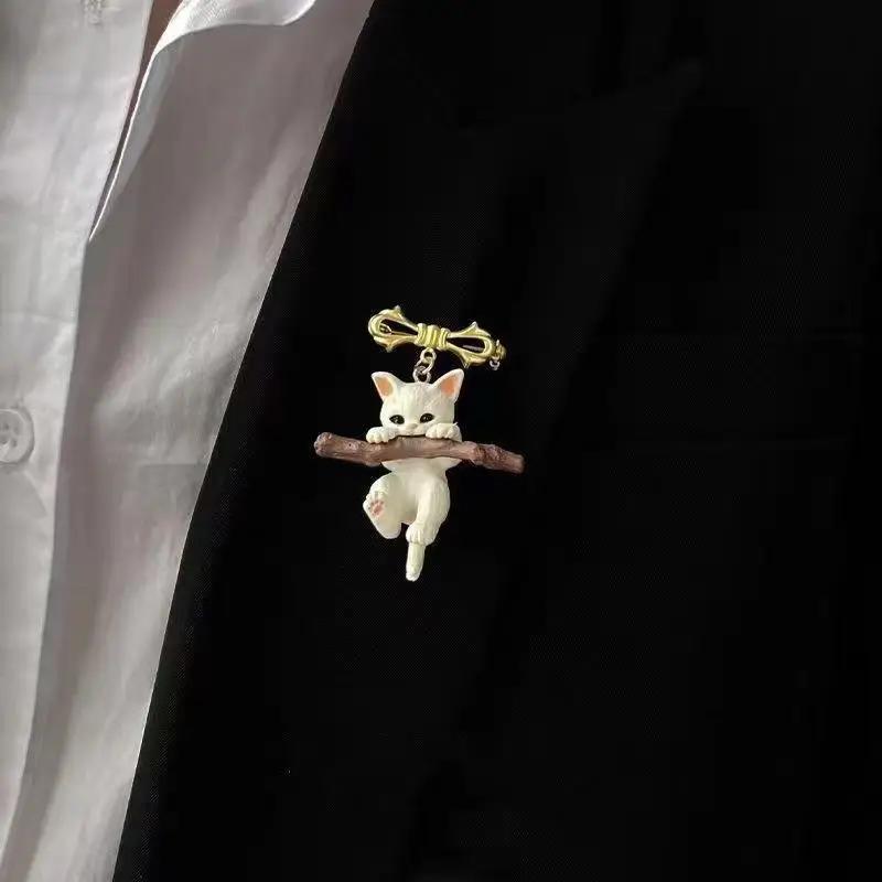 Green-eyed Cat Brooch Geometric Kitten Enamel Pin Lapel Pins Backpack Clothing Scarf Accessories Fashion Animal Jewelry Gift