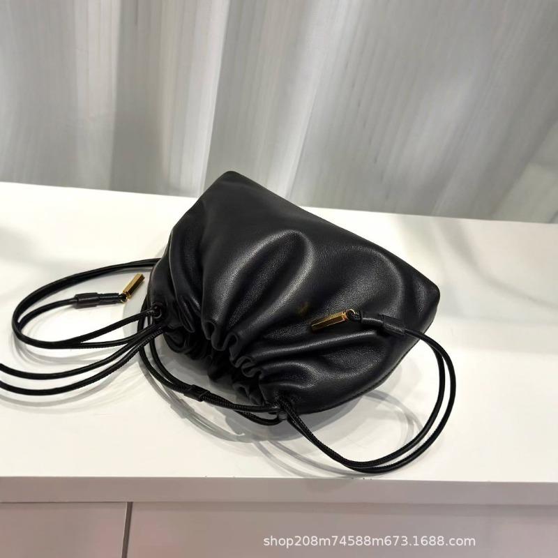 Leather handbag New niche cloud bag Large capacity light luxury design Sheepskin drawstring bag Women's bag