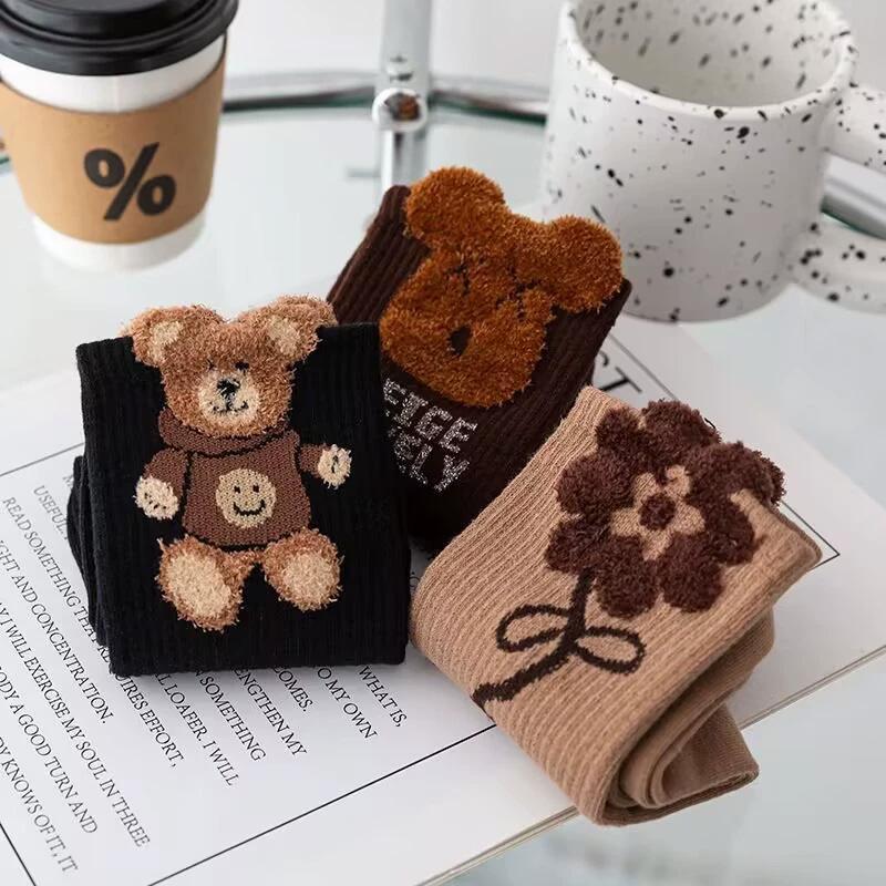 3 Pairs Casual Socks Cute Cartoon Mid Tube Socks Soft Comfortable Bear Pattern Autumn/Winter Letter Printing Women Cotton Socks