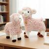 Peluche Agnello Campanellino Bambola Pecora in Piedi Rosa Bianco Beige Animale della Prateria Cartone Animato Compagno del Sonno Regalo
