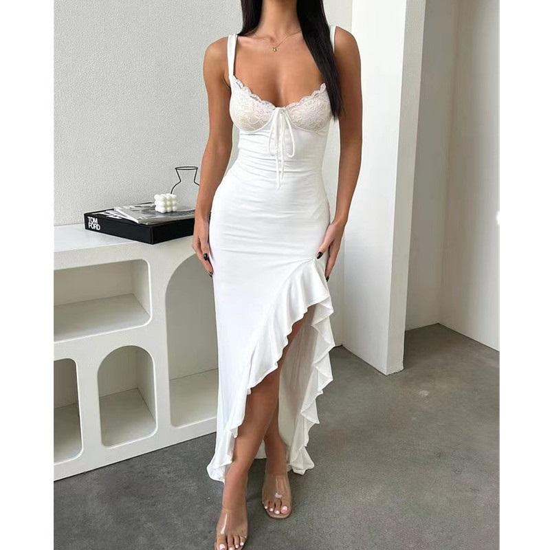 

Летнее женское однотонное сексуальное платье макси без спинки на тонких бретелях с кружевными оборками и оборками по подолу. Модное легкое струящееся платье макси с оборками по подолу. S белый