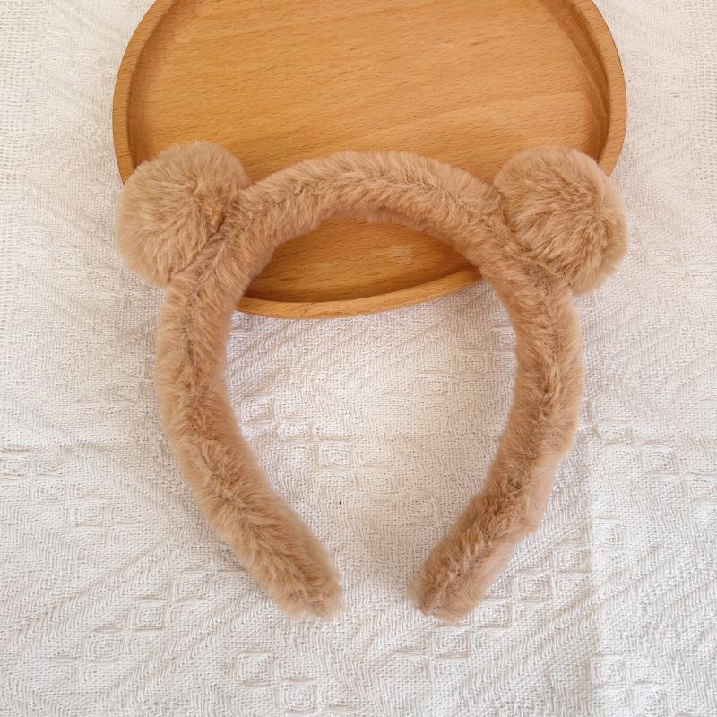 Adorable Plush Bear Ear Headband for Women: Ideal for Autumn/Winter, Face Washing, Mask Application, and Taming Flyaway Hair.