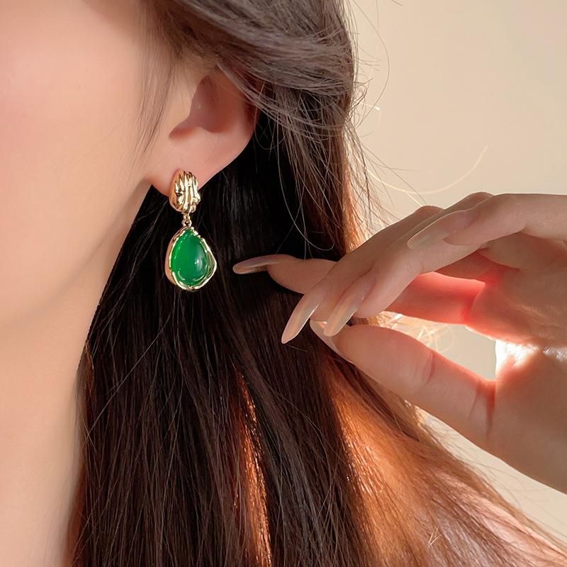 Retro Irregular Waterdrop Earrings Vintage Green Stone Resin Drop Earring for Women Girls Fashion Jewelry Gift Party Accessories