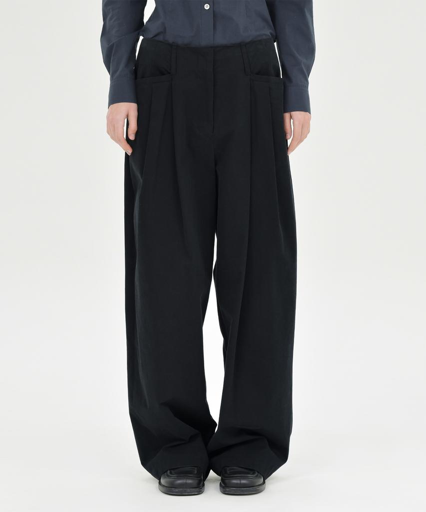 Beulaunyadeu W Two-Pleated Pants, Black