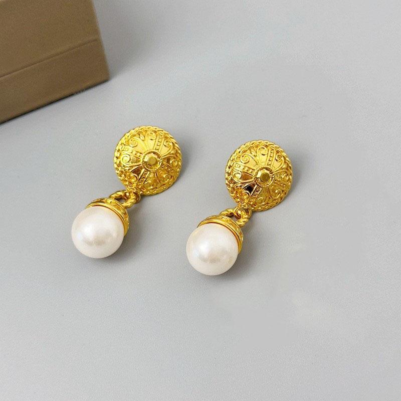 Manufacturer S Supply Vintage French Relief Round Pearl Fringed Earrings Medieval Court Style Earrings Female Spot золотой