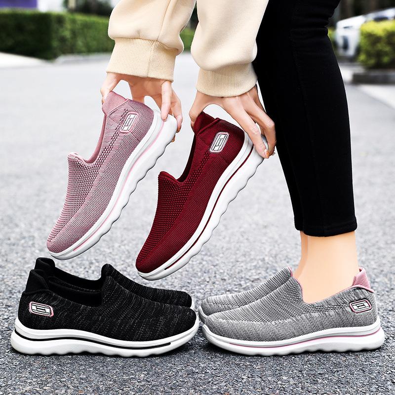 Middle-aged and Elderly Mother Shoes, One-step Flat Shoes, Old Beijing Cloth Shoes, Non-slip Soft-soled Flying Woven Surface Brand Women's Shoes