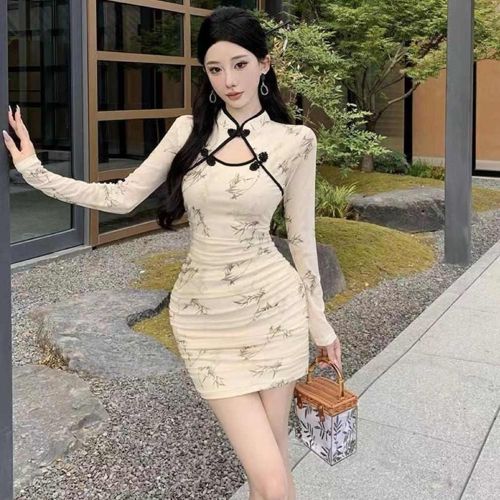 New Summer Chinese Qipao Dress: Women’s Retro Sexy Slim Fit with Frog Button and Hollow Out Details