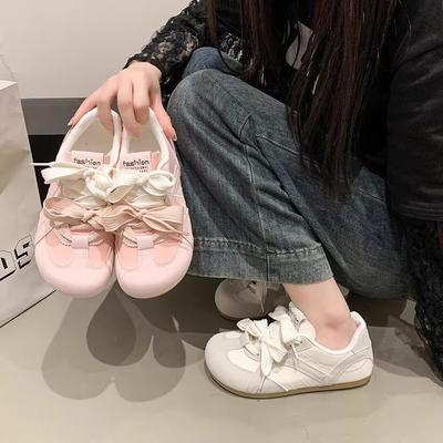 Chaussures blanches à nœud bouffant pour femmes, design original de niche 2025, nouvelles chaussures de skate populaires chics et légères, chaussures d'entraînement allemandes