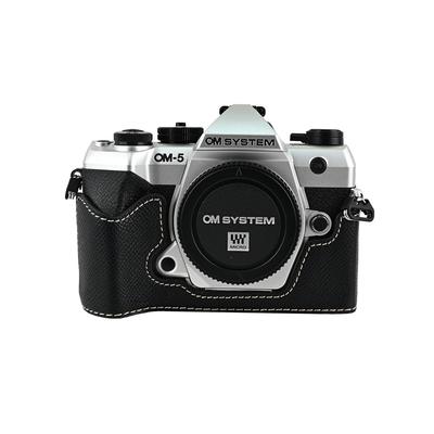 Mezza custodia in pelle PU con stampa di palme per fotocamera per Olympus OM-5 Mark II OM5II Coperchio inferiore con apertura per batteria e cinturino