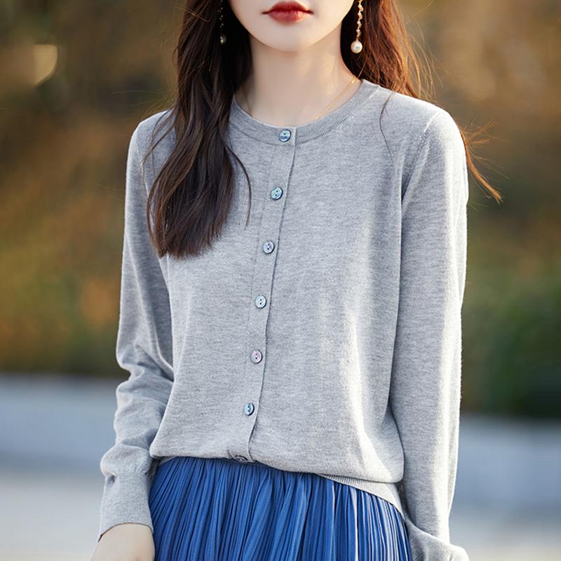 Leichte Strickjacke für Damen aus 50 % Wolle und 50 % Maulbeerseide – vielseitige Strickware für 4 Jahreszeiten für ganzjährigen Komfort und Stil