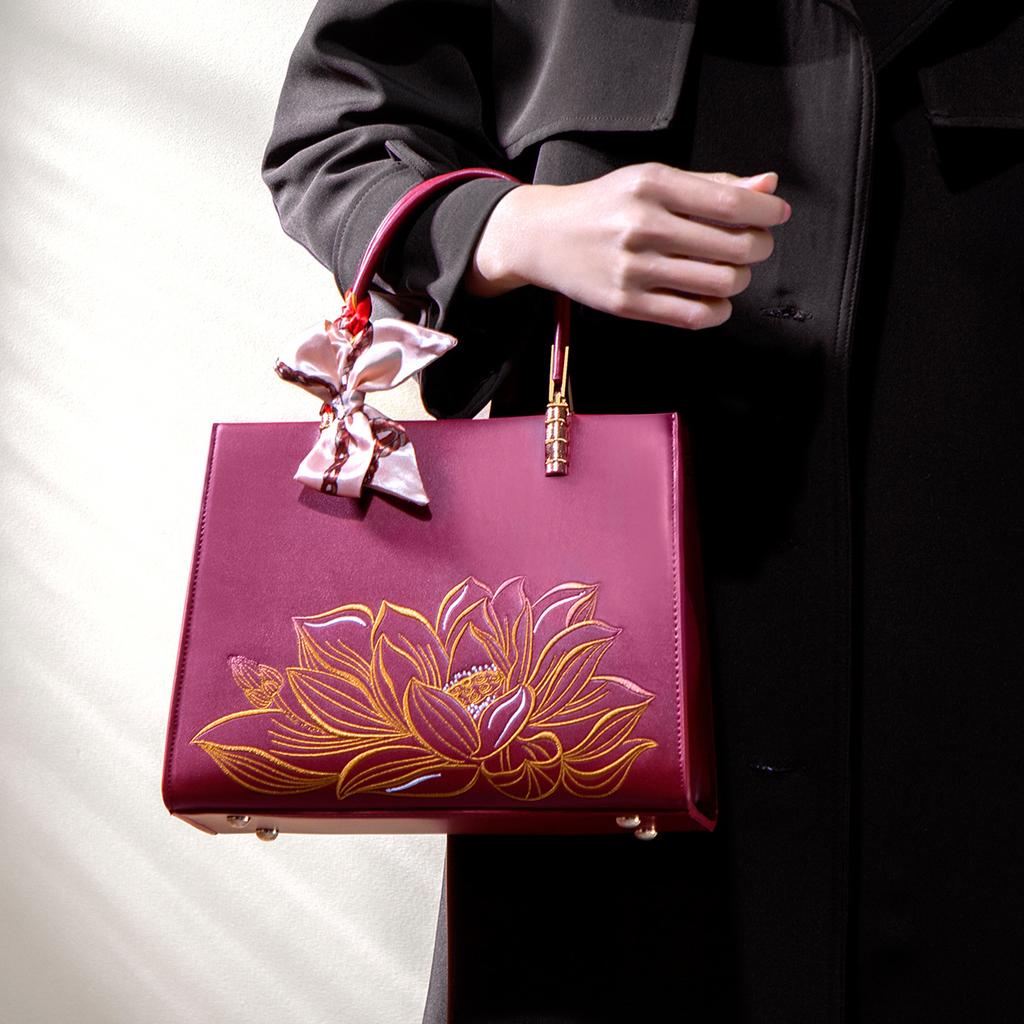 New Chinese-style embroidered red bag, bridal wedding bag, high-end crossbody handbag for middle-aged women and mothers