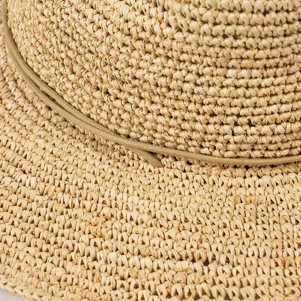 Trendiger, handgefertigter Häkelhut aus Raffia-Stroh und Denim mit verstellbarem Riemen für Sonnenschutz im Freien, lässiger Sommerhut