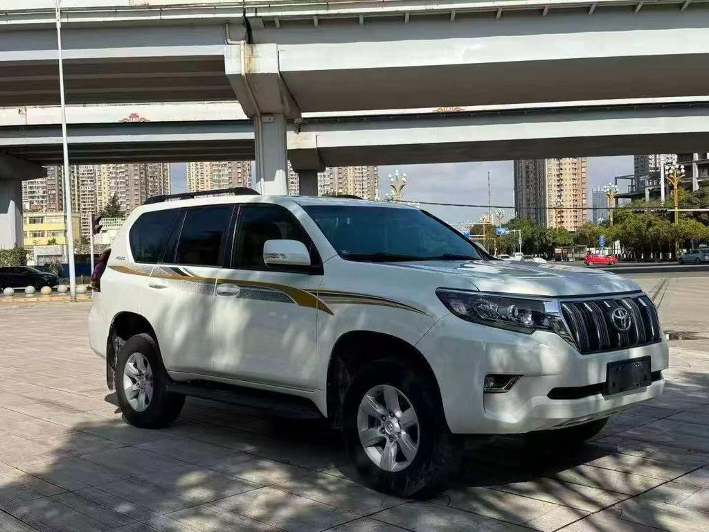 Toyota Prado 2010-2020 Body Decals: Creative Racing Stripes & Original Color Designs