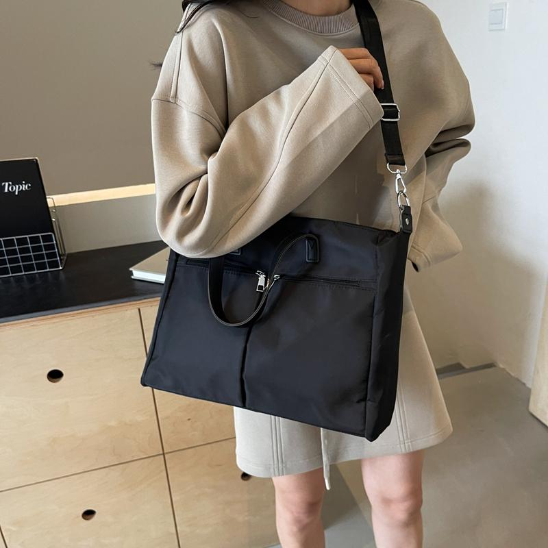 Большая вместительная женская сумка через плечо — фото 16