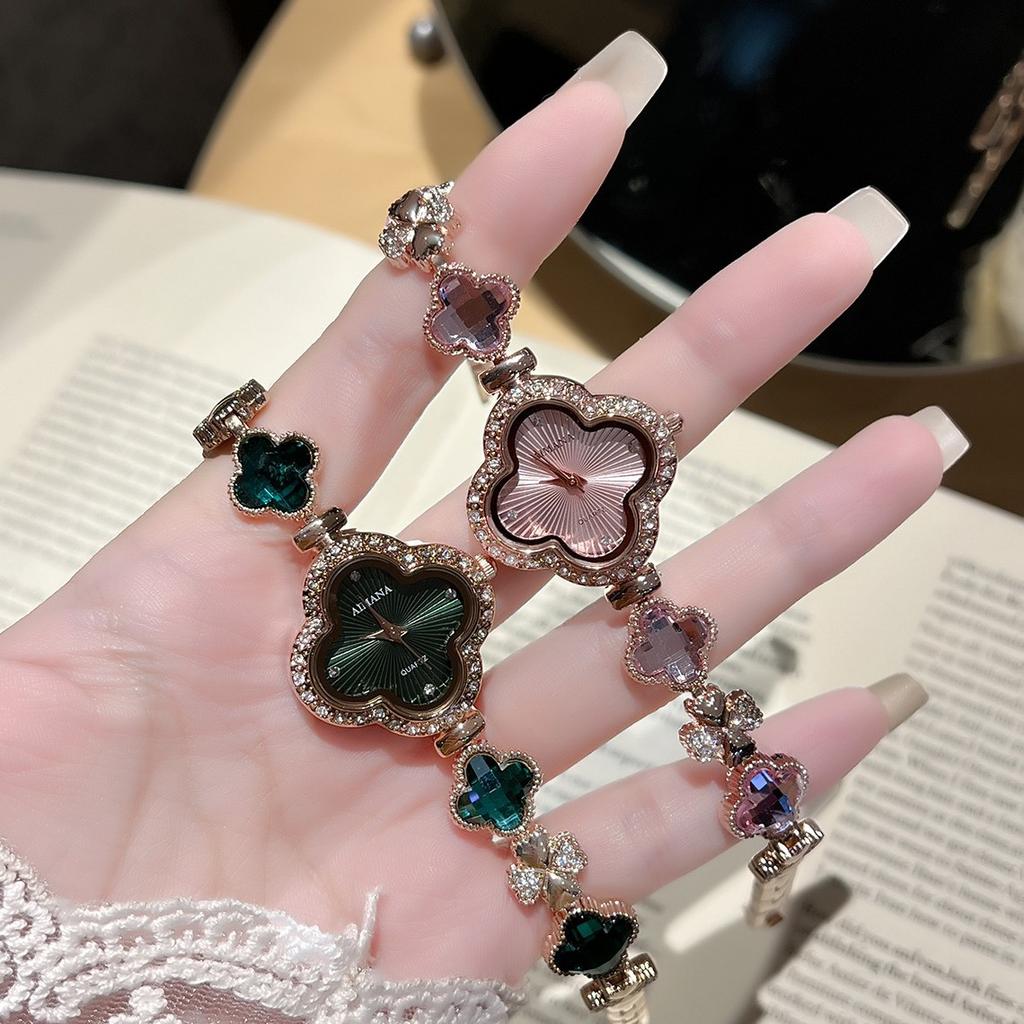 Vintage Clover Premium Bracelet Crystal Women's Waterproof Quartz Watch Watch