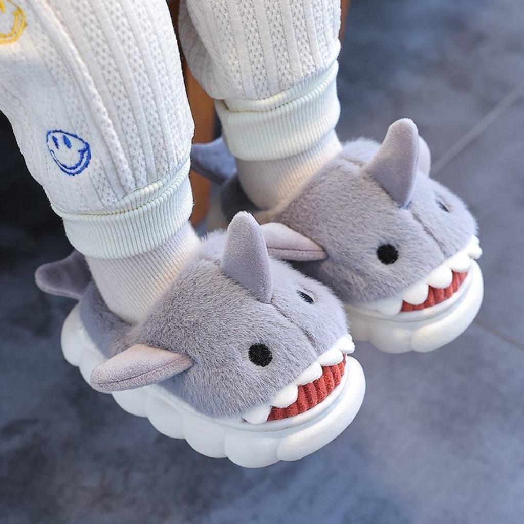 Children's Cotton Slippers, Cartoon Cute Shark for Boys and Girls In Winter, Warm and Thick Plush Slippers for Home Use