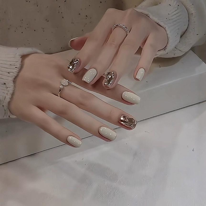 

Milky White Nude Press-On Nails with Small Diamond - Minimalist Style, 24-Piece Set