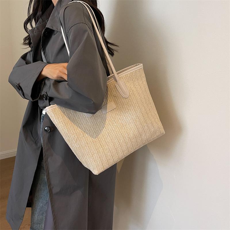 Woven straw bag women's large capacity 2025 new summer versatile shoulder bag texture class commuter tote bag